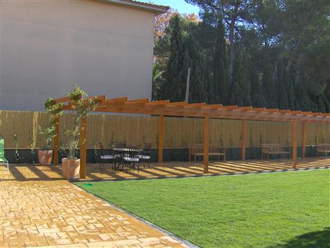 Residencial Santa Cristina - Cenador de Madera y Zonas Verdes