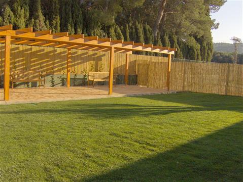Residencial Santa Cristina - Cenador y Césped