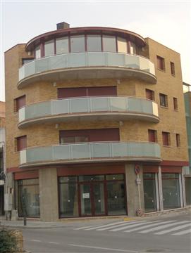Les Cadiretes · Fachada principal en esquina