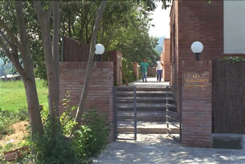 Les Guilleries - Acceso Peatonal Principal