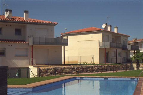 Les Guilleries - Piscina y Unifamiliares Solárium