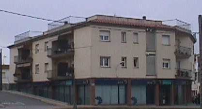 Edificio Matagalls - Esquina y Locales