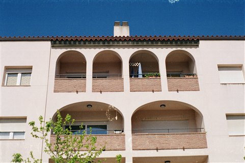 Edificio Puigpedrós - Fachada de Viviendas y Comercios